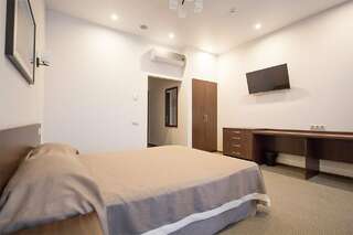 Гостиница Avant Пермь Одноместный Улучшенный с одной двуспальной кроватью (30м2)-3